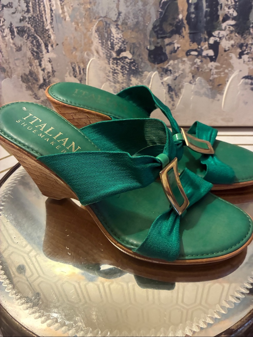 GUC Italian Shoemakers Green Wedge Sandals with Knot Detail Size 8